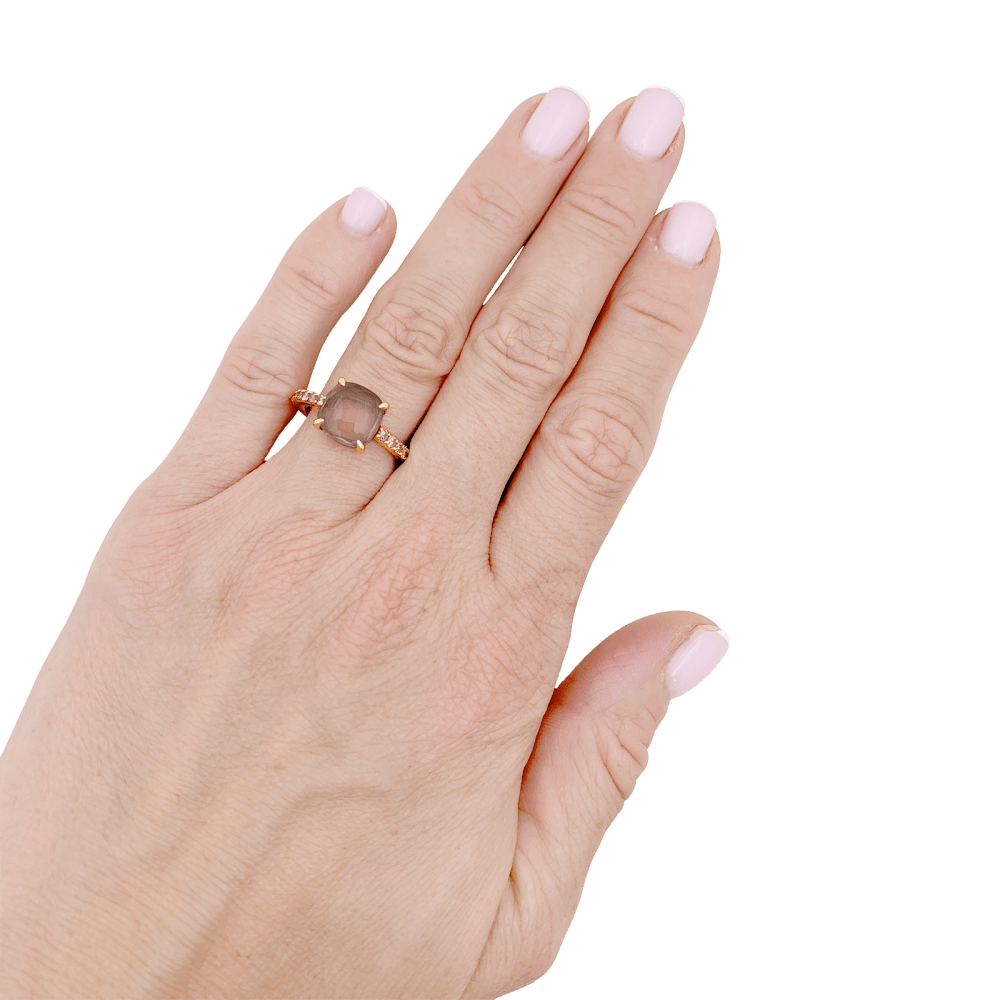 Bague Pomellato, "Baby" or rose, quartz rose et diamants bruns.