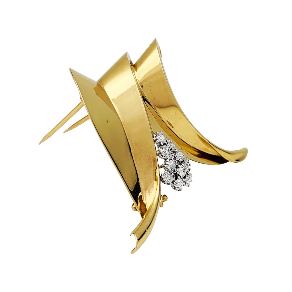 Broche Fontana en or jaune 750/000 et platine 950/000 sertie de 10 diamants taille ancienne. Poids brut : 11,4 grammes. - Maison Eloe