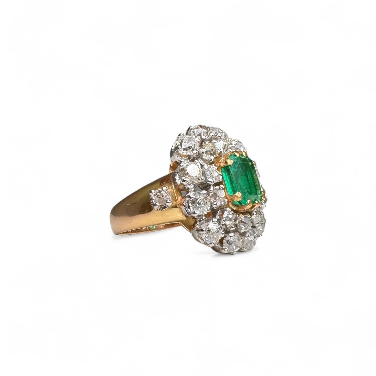 Bague ancienne sertie d’une émeraude colombienne de 1.26 carat et de diamants. - Maison Eloe