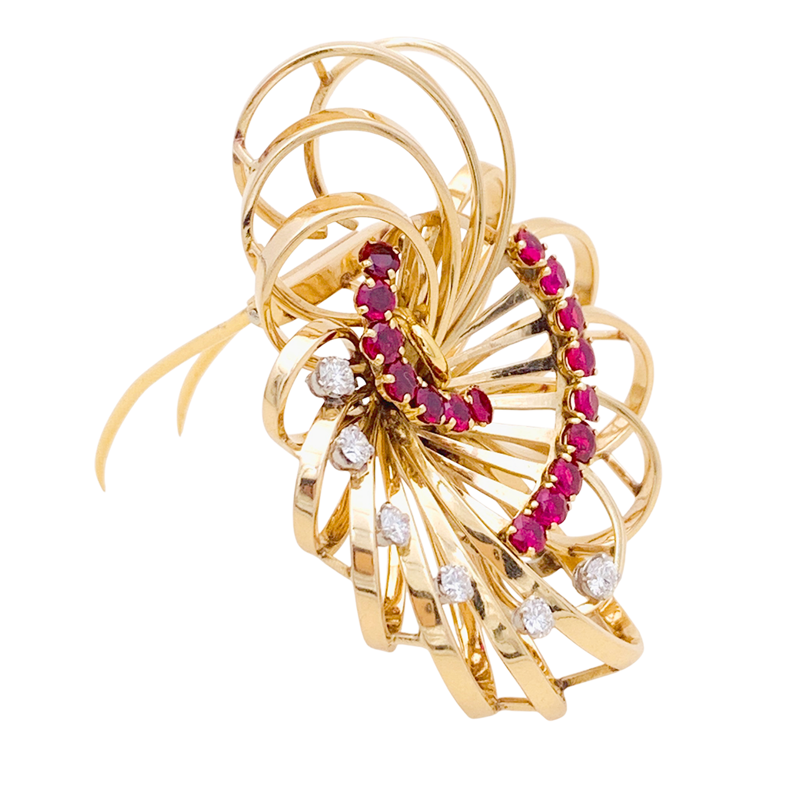 Broche BOUCHERON, or jaune, platine, rubis et diamants.