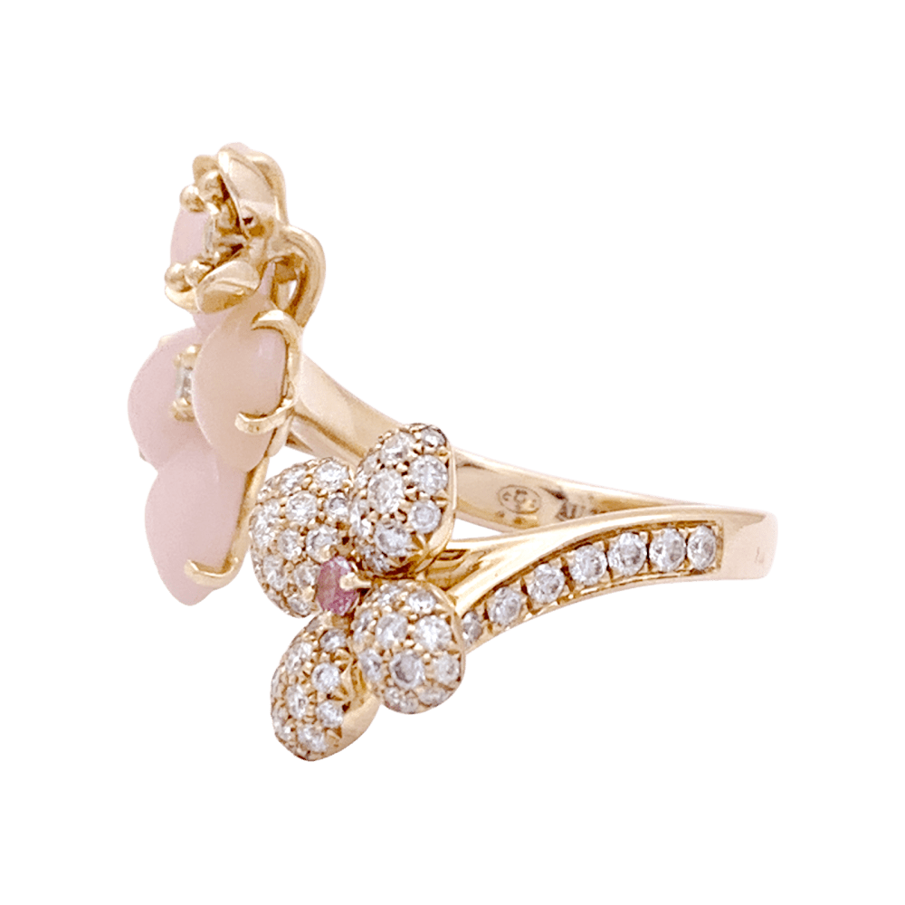 Bague Chaumet, « Hortensia Aube rosée », or rose, diamants, saphir rose et opales roses.