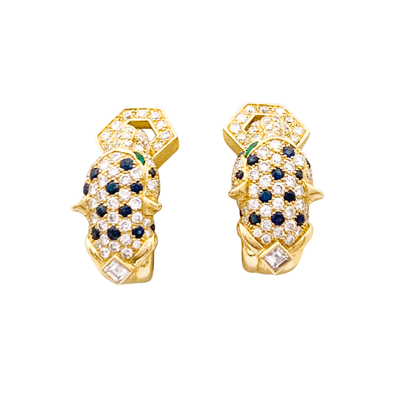Clips d'oreilles O.J. PERRIN, or jaune, diamants, saphirs et émeraudes.