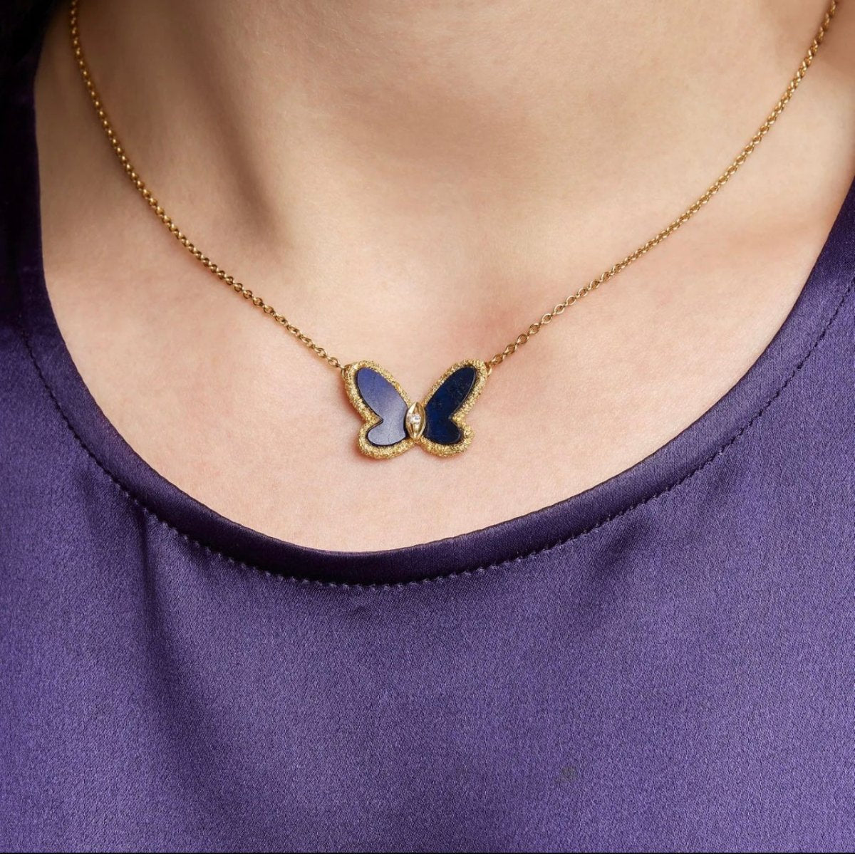 VAN CLEEF & ARPELS Pendentif papillon en lapis - lazuli. - Maison Eloe