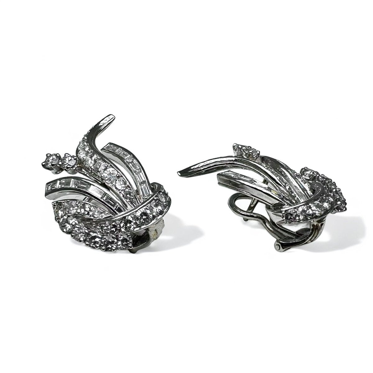 Boucles d’oreilles en or et platine sertie de diamants. - Maison Eloe