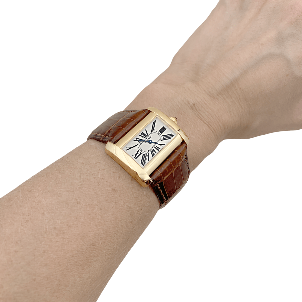 Montre Cartier, "Divan", or jaune, cuir.