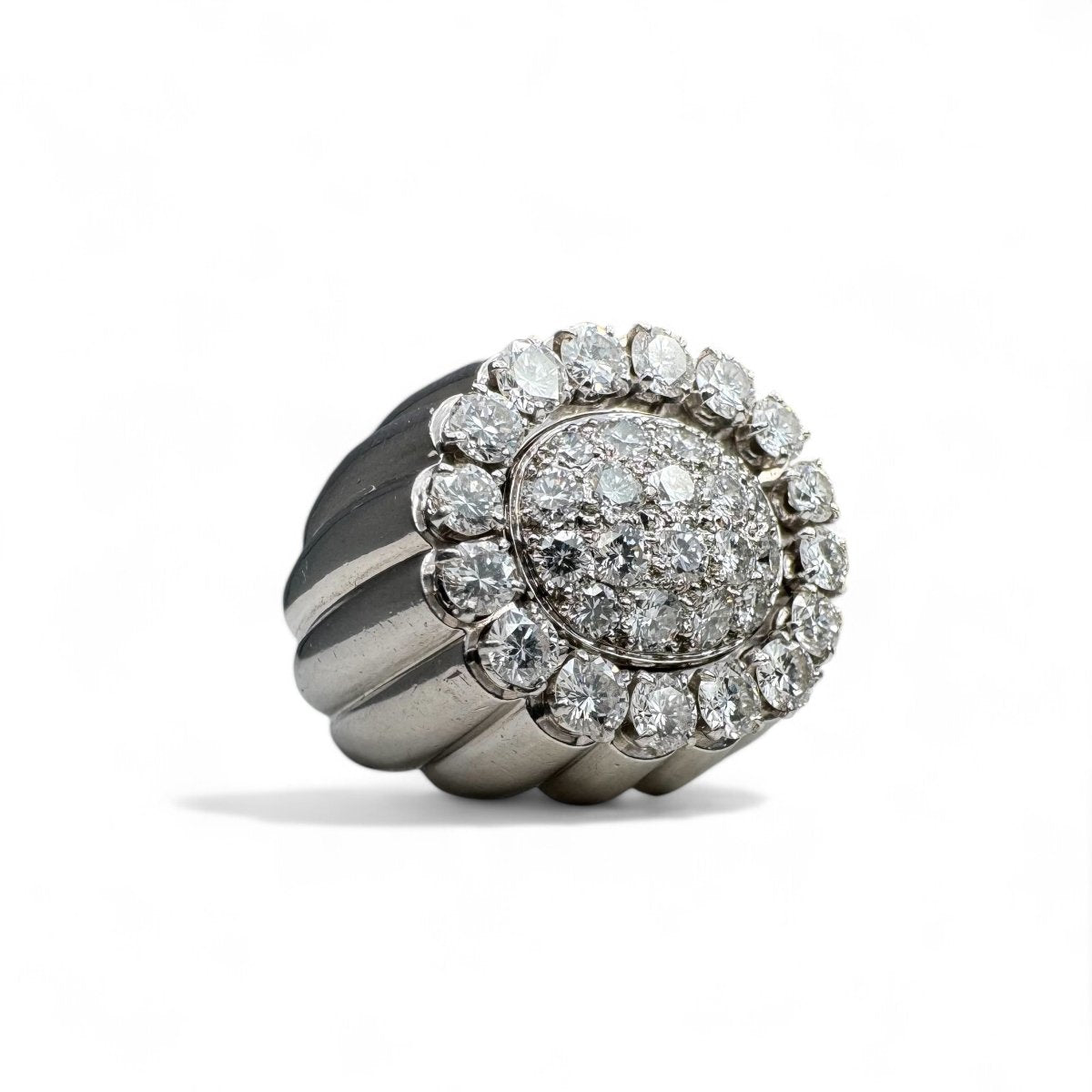 Bague Tartelette en platine pavée de diamants. - Maison Eloe