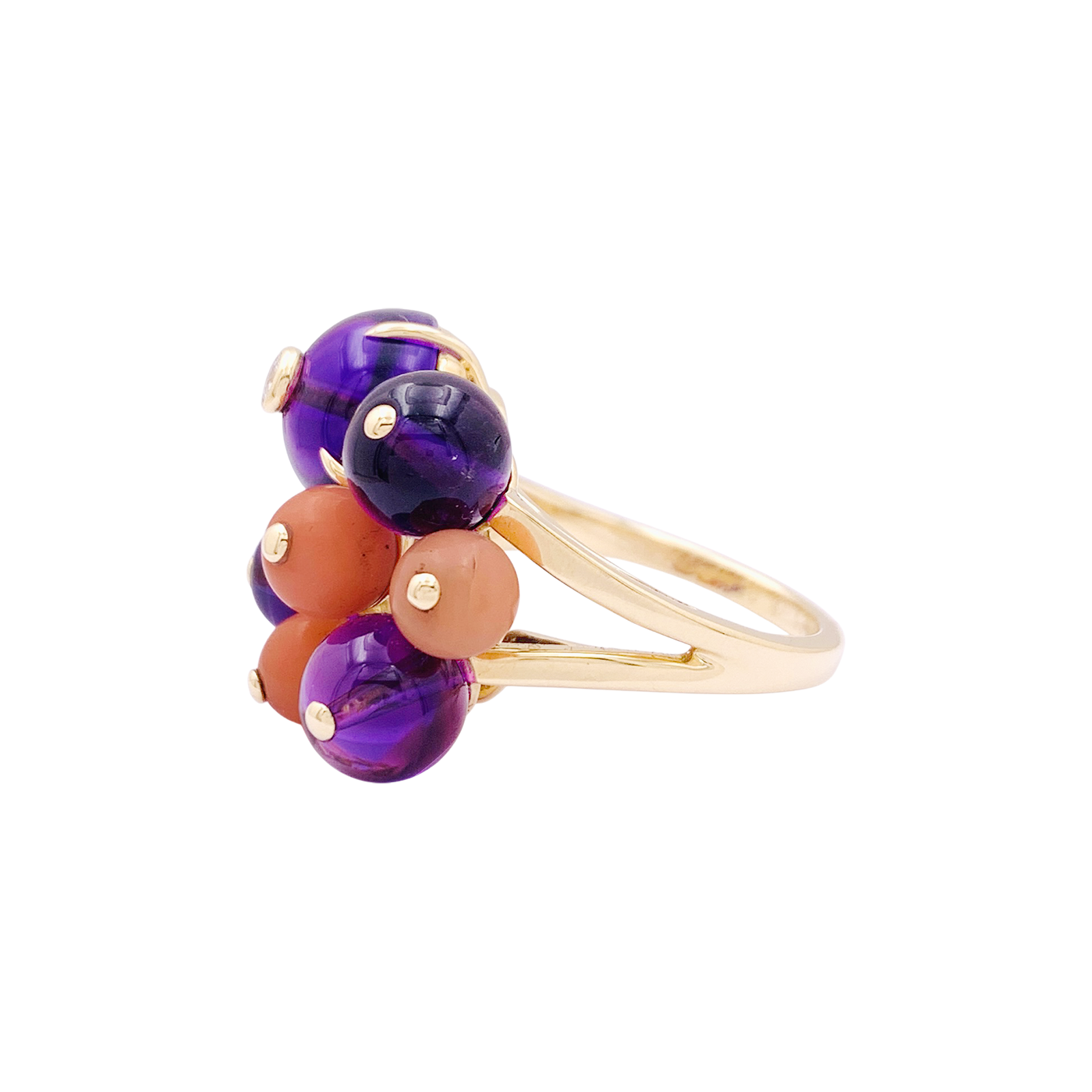 Bague Cartier, "Délices de Goa", or jaune, diamant, corail, améthystes.