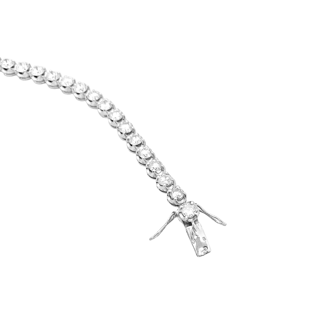 Bracelet ligne, or blanc et diamants.
