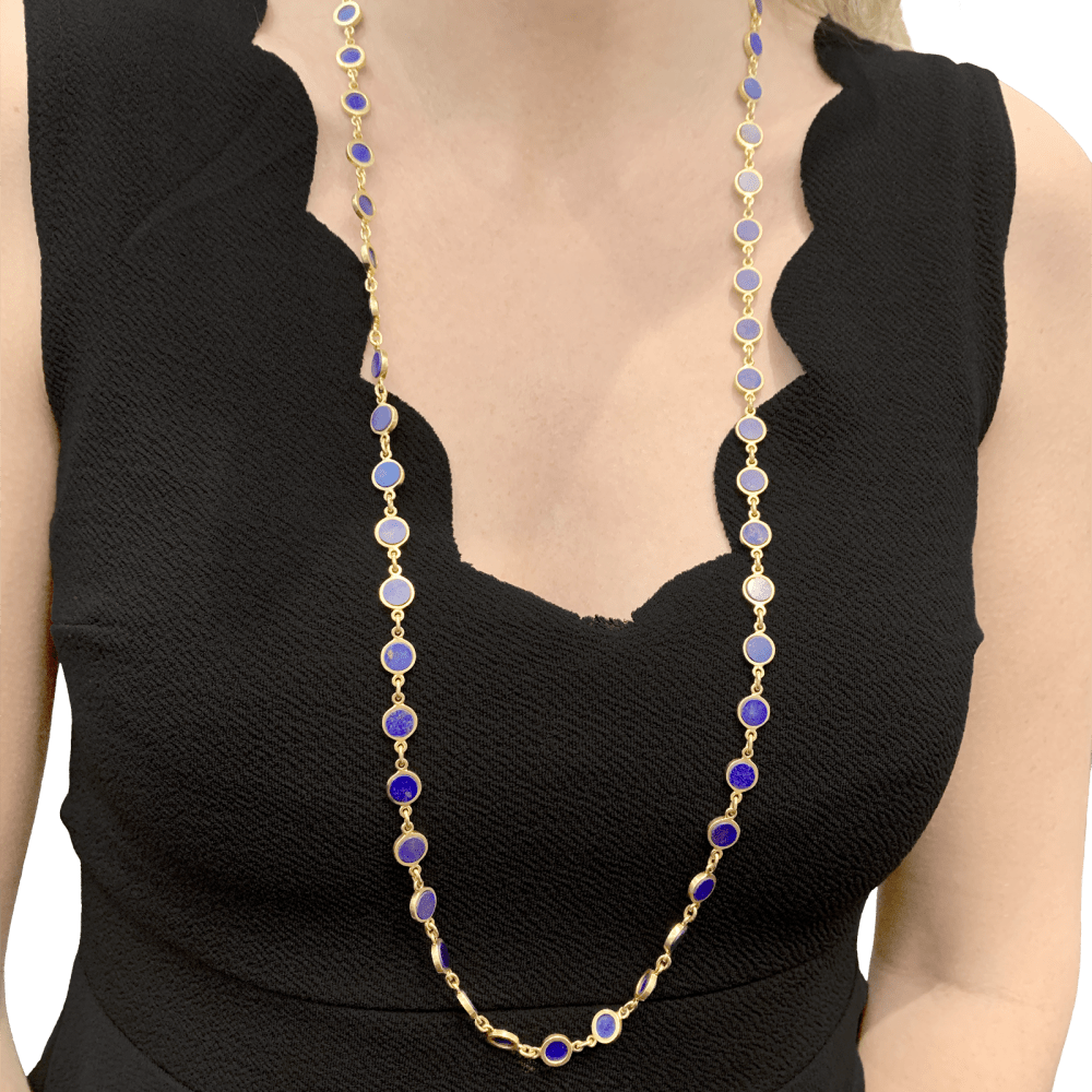 Sautoir or jaune et lapis-lazuli.