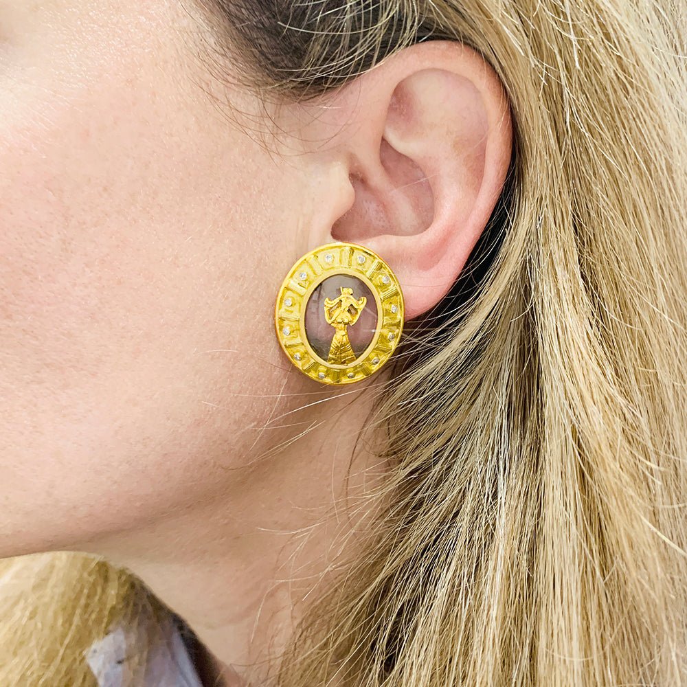 Boucles d'oreilles Lalaounis, "Bouclier d'Achilles", or jaune, cristal de roche. - Maison Eloe