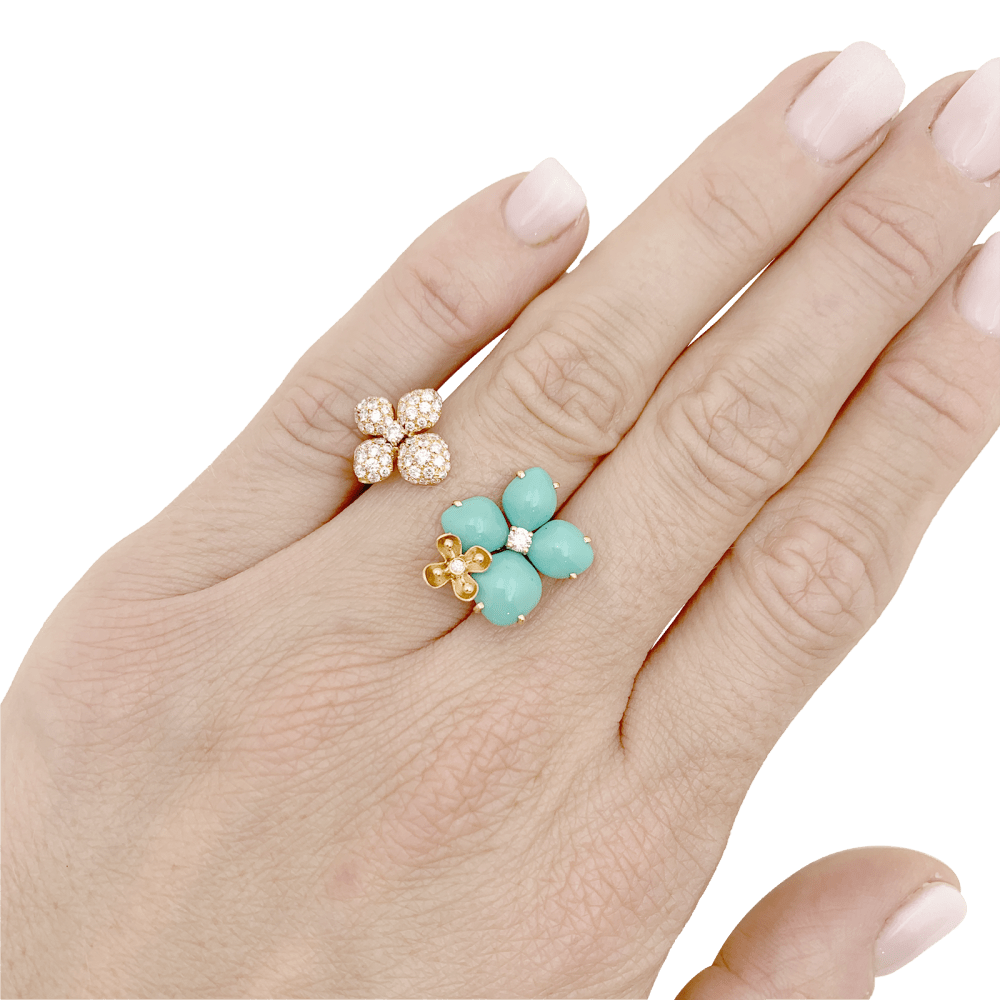 Bague Chaumet, « Hortensia Eden », or rose, diamants et turquoises.