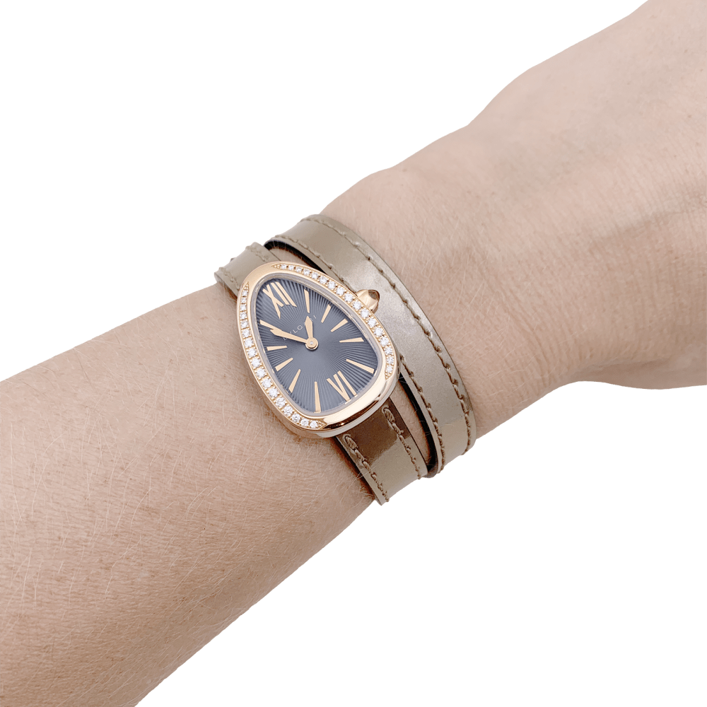 Montre Bulgari, “Serpenti”, en or rose, diamants, acier, cuir.