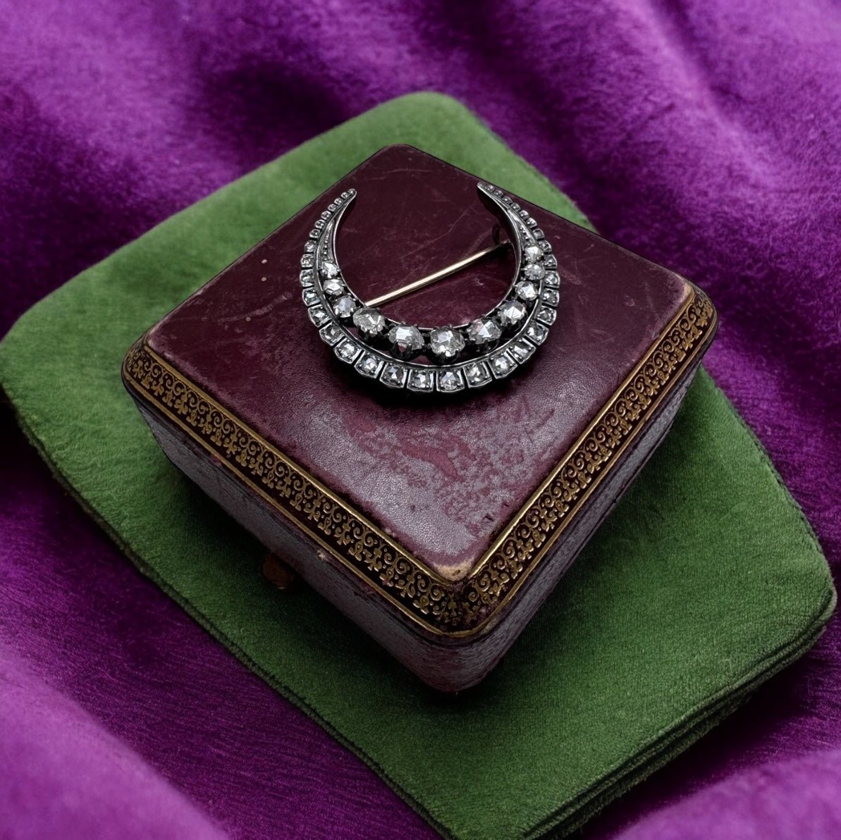 Broche « Croissant » en or et argent sertie de diamants. - Maison Eloe