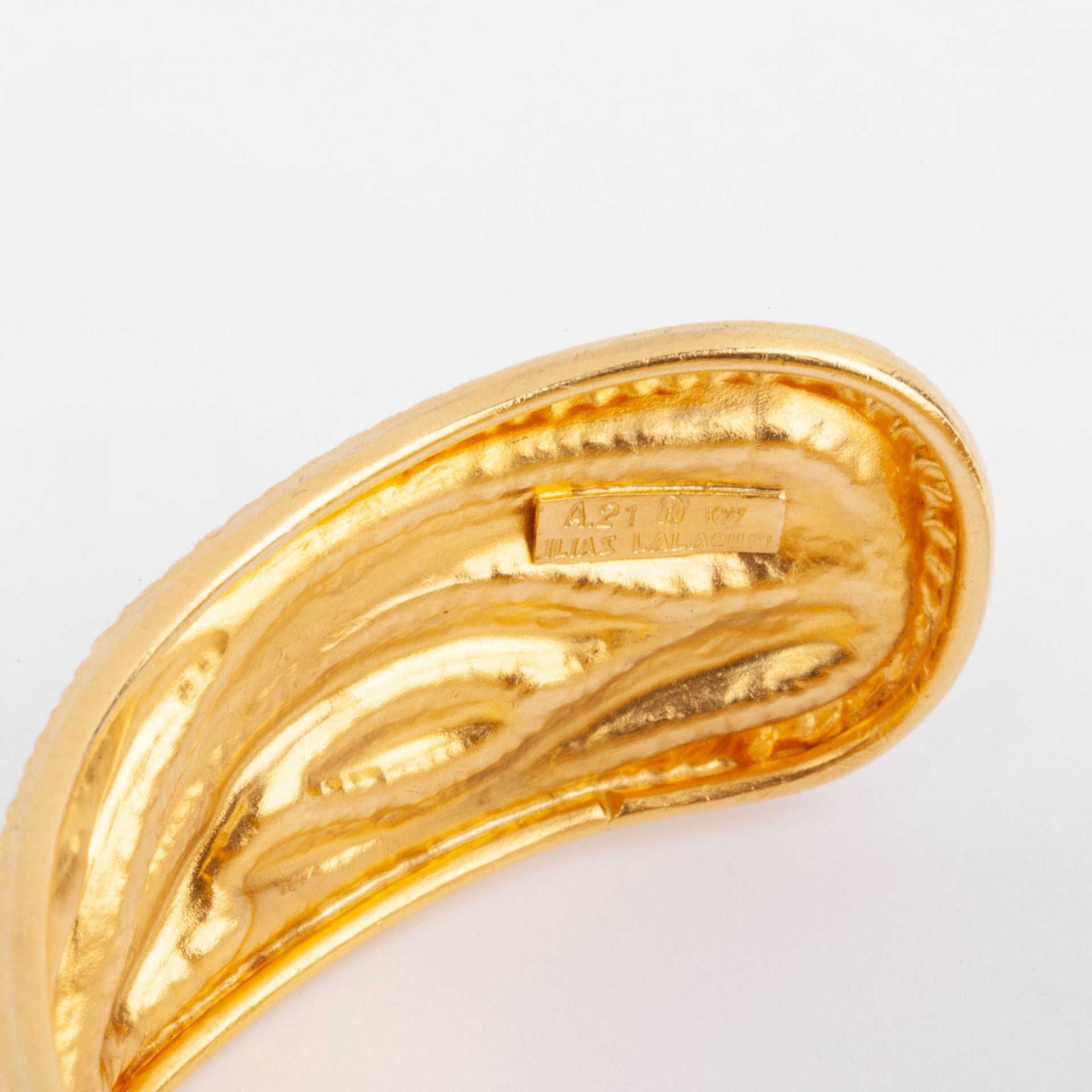 Lalaounis textured yellow gold bangle bracelet