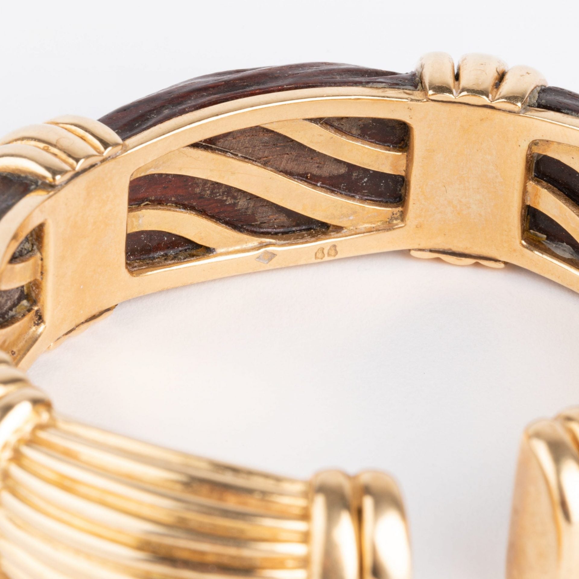 OJ Perrin bangle bracelet in yellow gold and amourette wood
