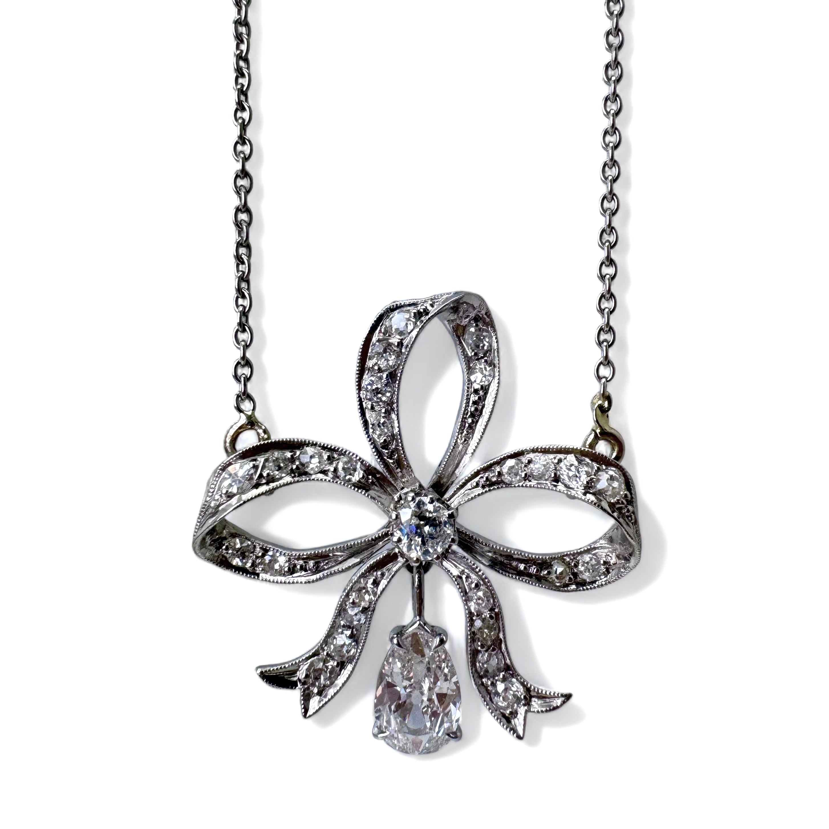 Collier ruban en platine et diamants