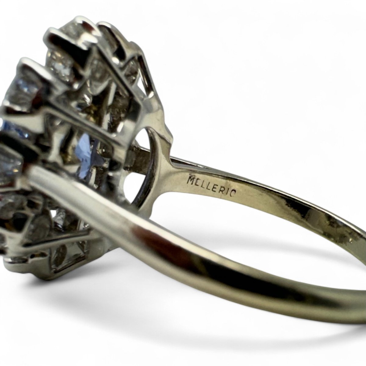 MELLERIO Bague marguerite saphir naturel et diamants. - Maison Eloe