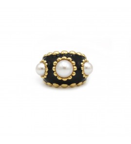 Chanel ring collection "Baroque" yellow gold black enamel and cultured pearls