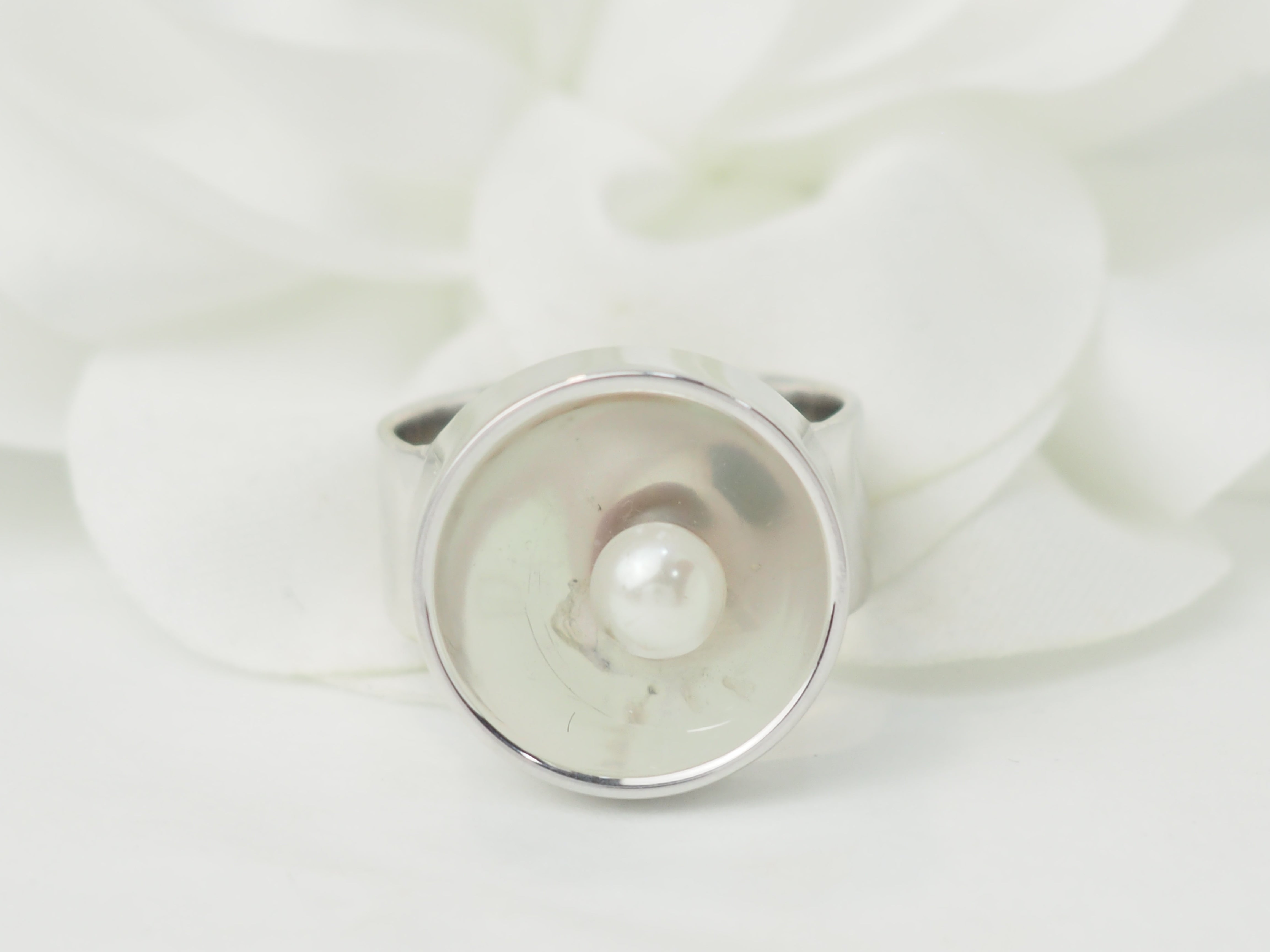 Bague Dinh Van vintage  en or blanc et perle de culture