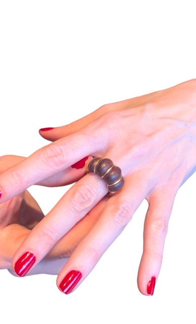 Seaman Schepps ring in yellow gold and snakewood