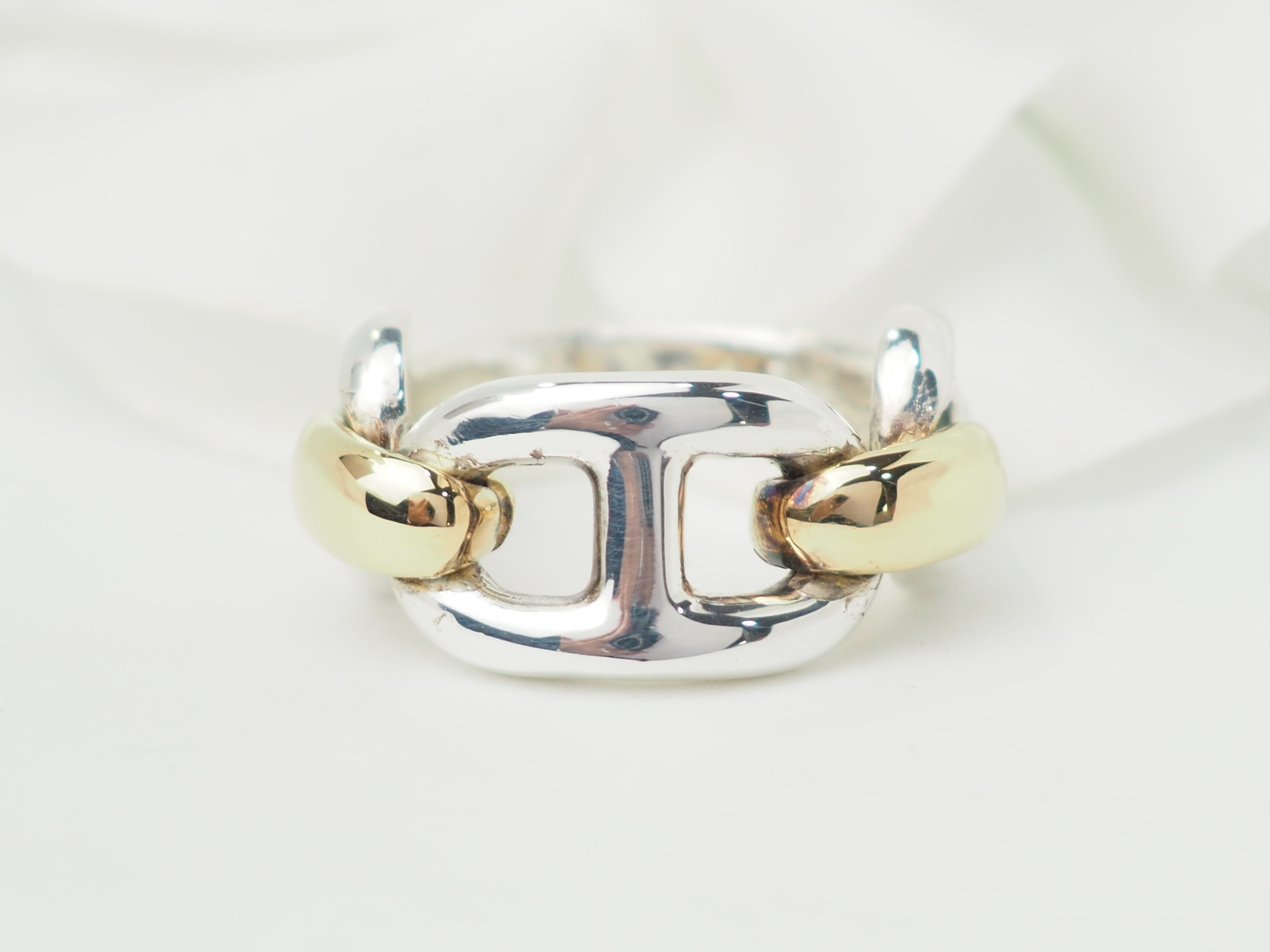 Alliance Boucheron "Quatre Radiant Edition" or blanc.