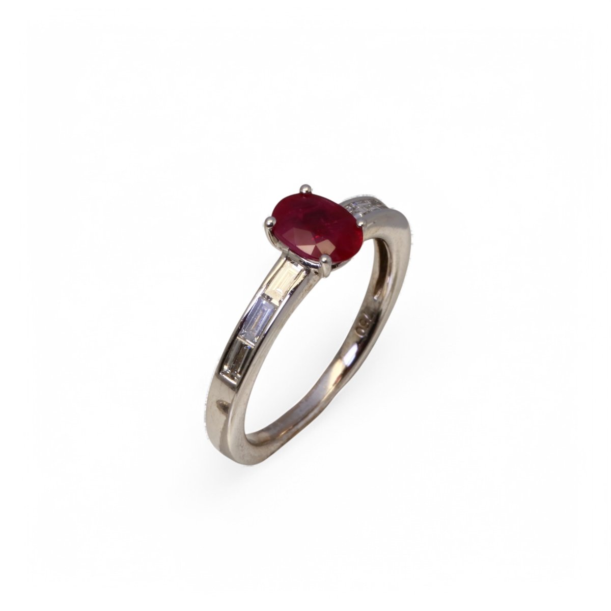 Bague en or blanc rubis et diamants. - Maison Eloe