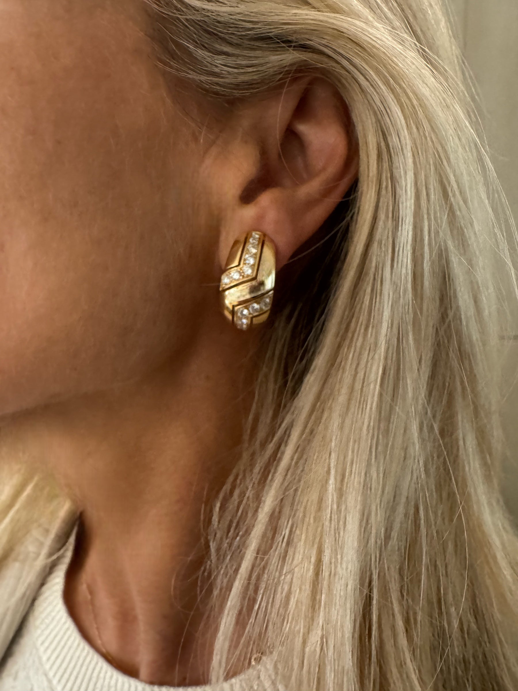 Cartier, Boucles d’oreilles vintage « up& up » Or et Diamants