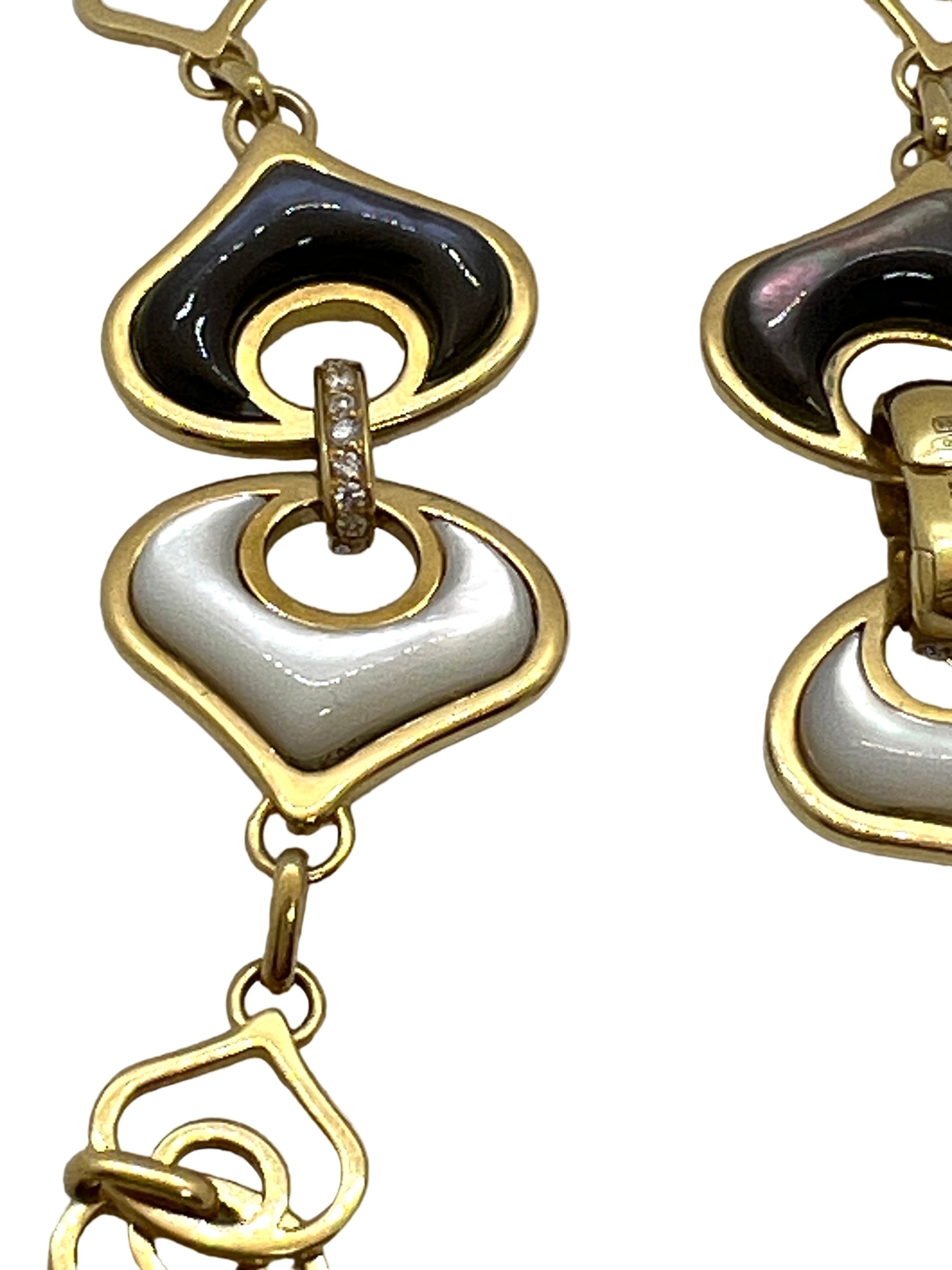 A Marina B. necklace in 18K yellow gold, mother-of-pearl and diamonds