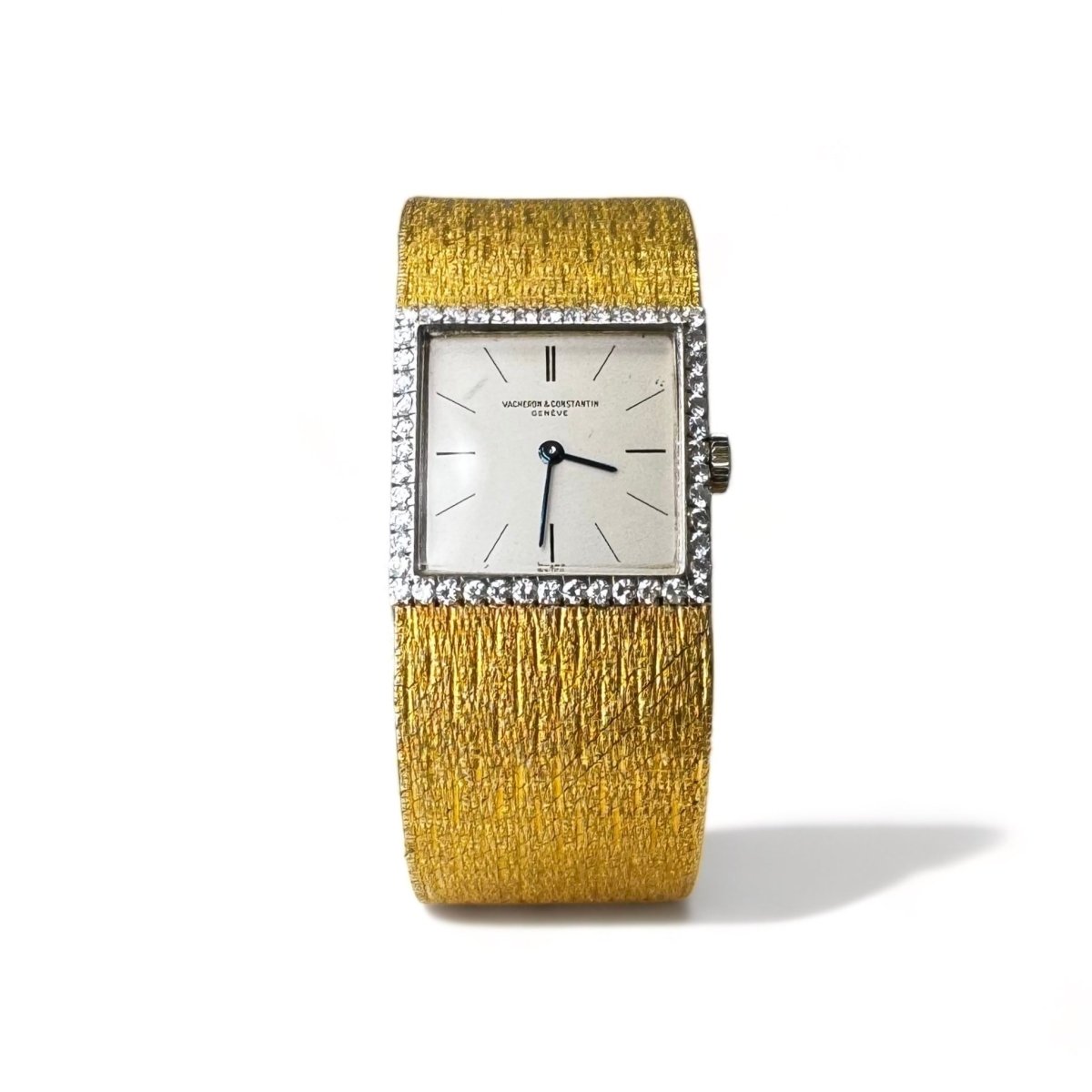 Vacheron Cosnstantin Montre bracelet de dame en or jaune pavée de diamants. - Maison Eloe