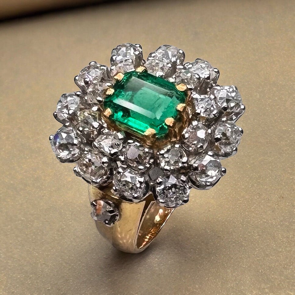 Bague ancienne sertie d’une émeraude colombienne de 1.26 carat et de diamants. - Maison Eloe