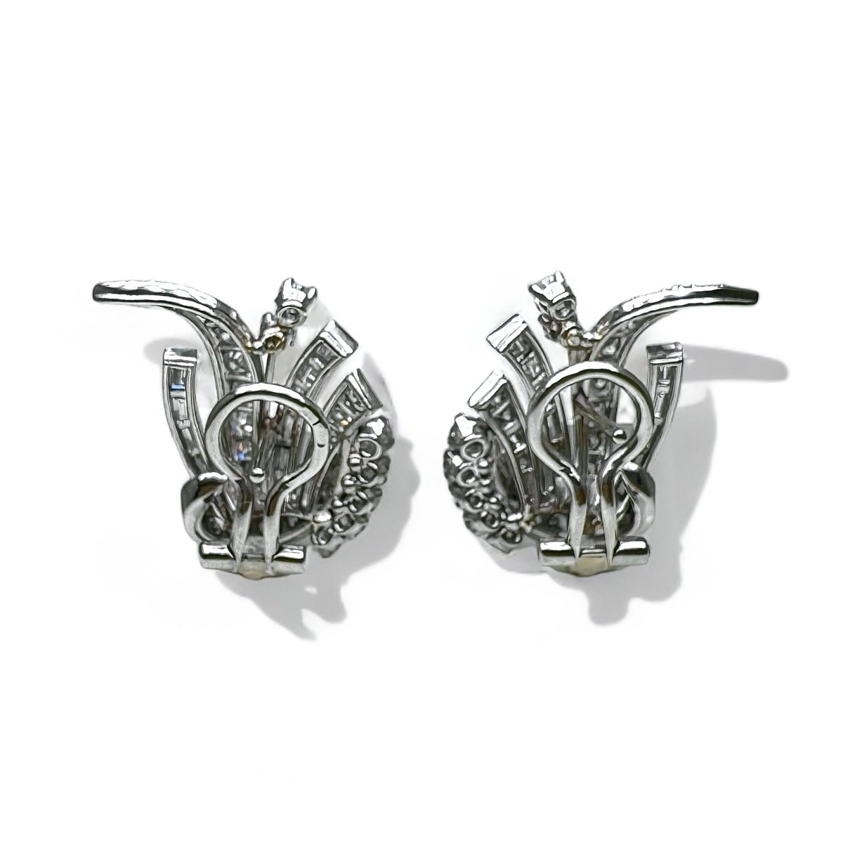 Boucles d’oreilles en or et platine sertie de diamants. - Maison Eloe