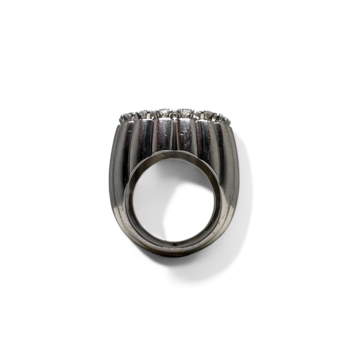Bague Tartelette en platine pavée de diamants. - Maison Eloe