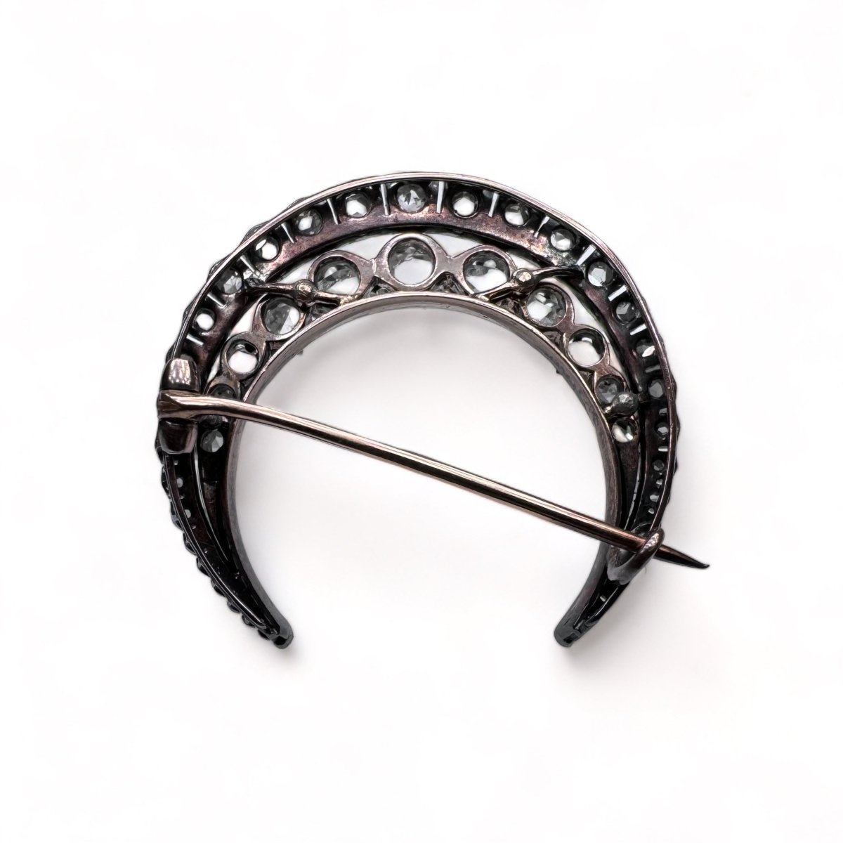 Broche « Croissant » en or et argent sertie de diamants. - Maison Eloe