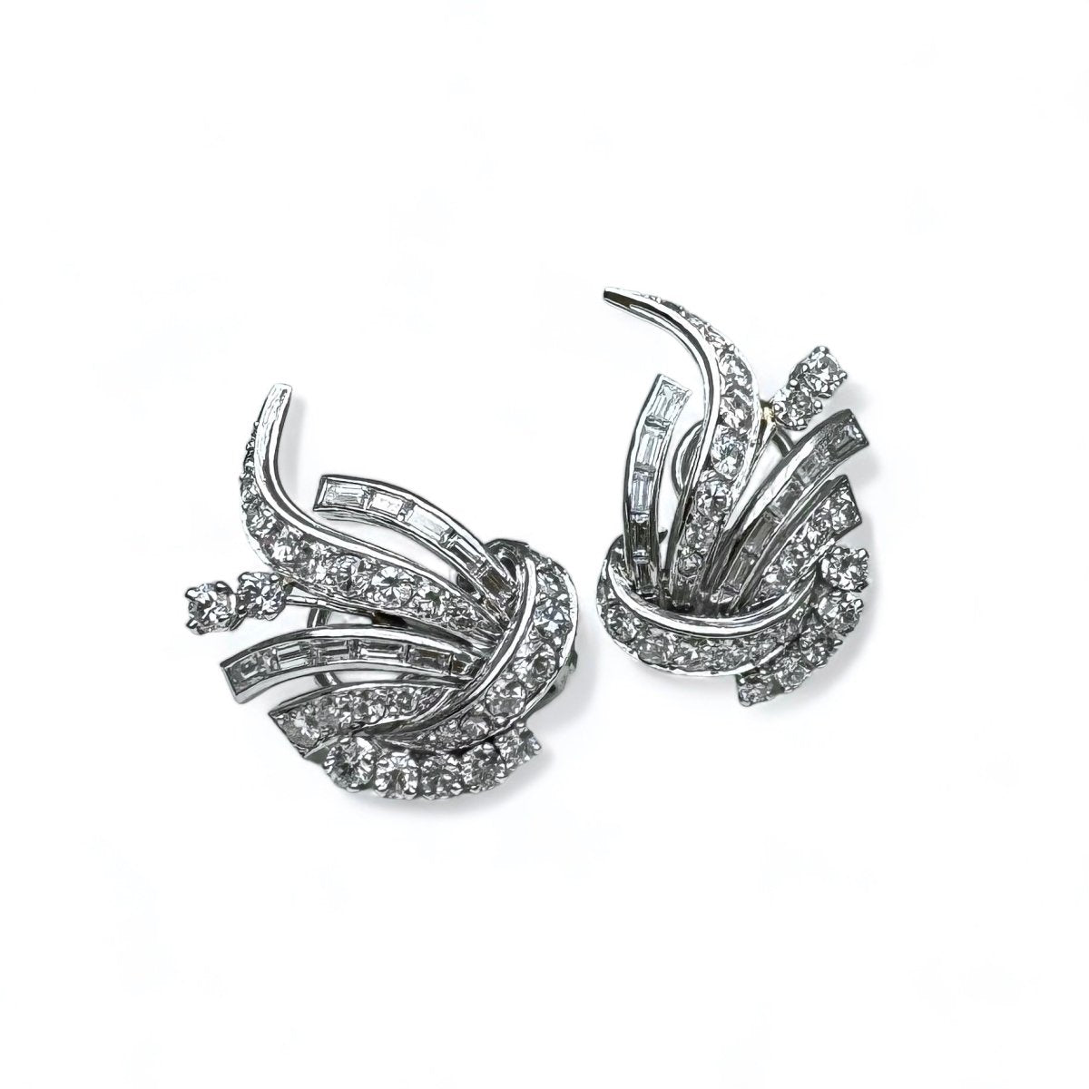 Boucles d’oreilles en or et platine sertie de diamants. - Maison Eloe