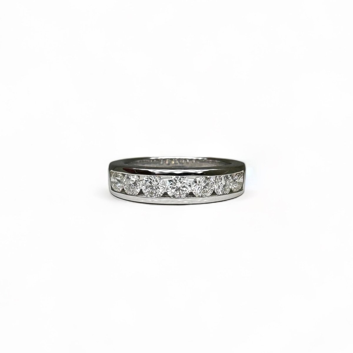 Demie alliance en or blanc sertie de diamants - Maison Eloe