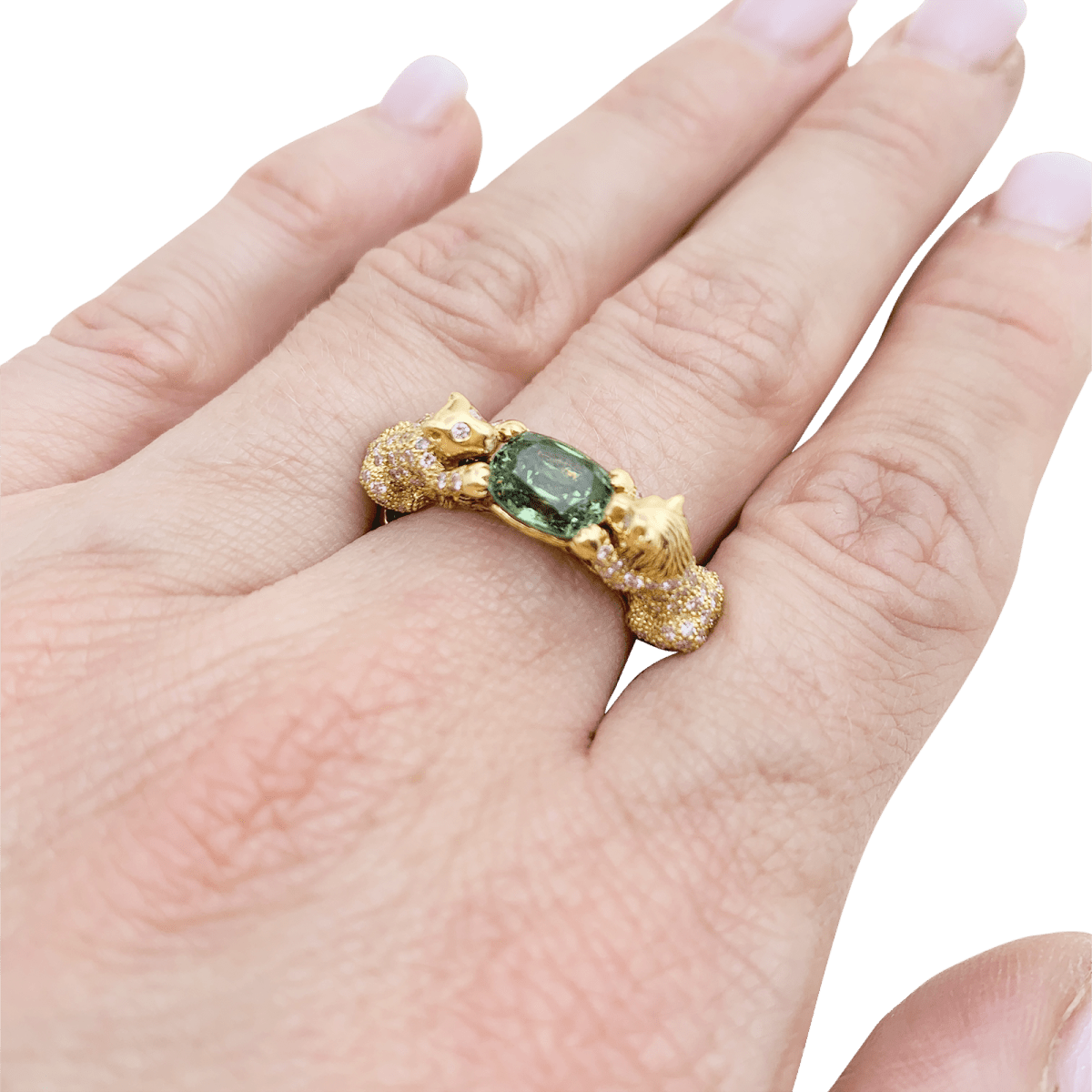Bague Bibi Van Der Velden "Family Crest Lion" or jaune, diamants, saphir vert. - Maison Eloe