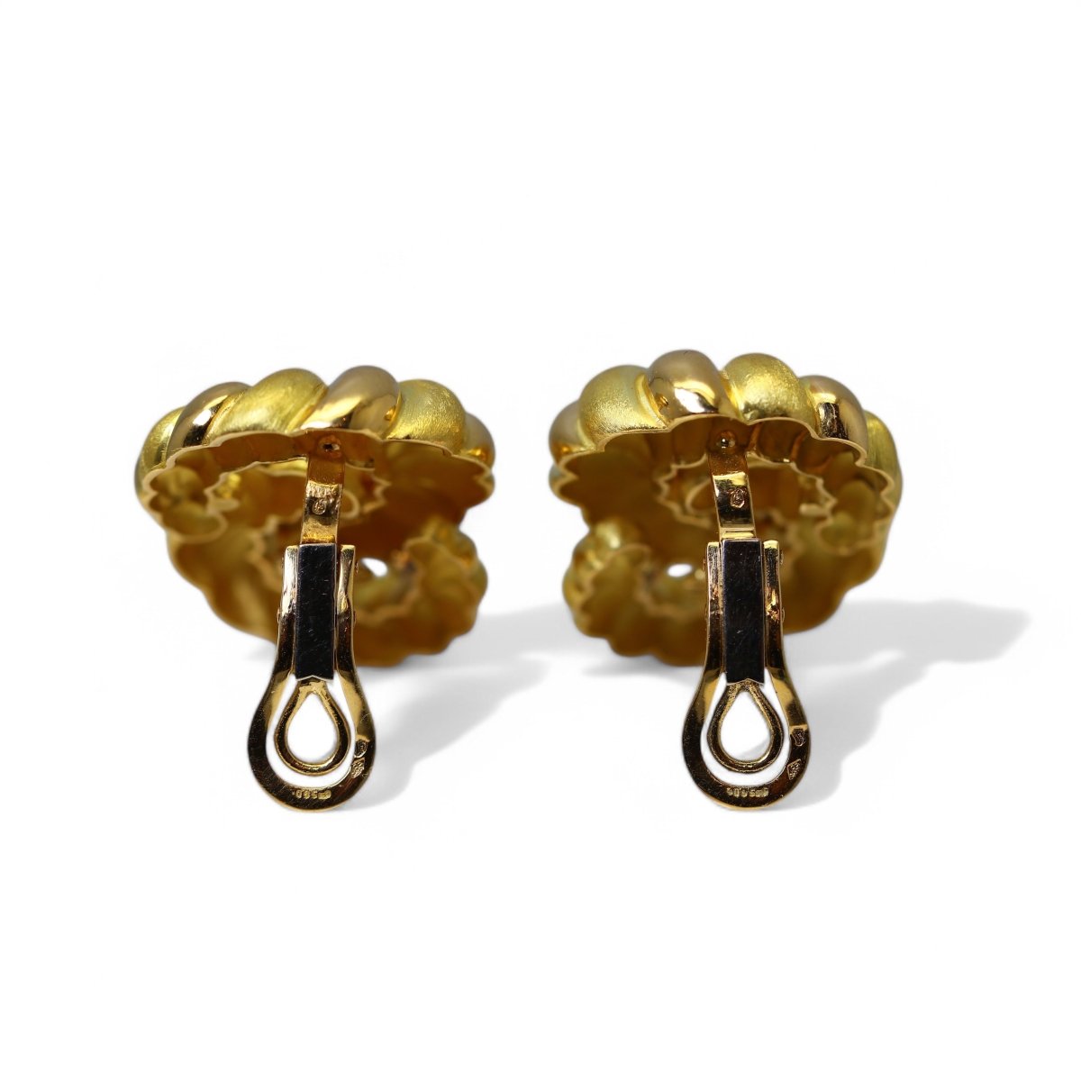 Boucles d’oreille vintage en or jaune enlacés et torsadés. Roger Lebenstein - Maison Eloe