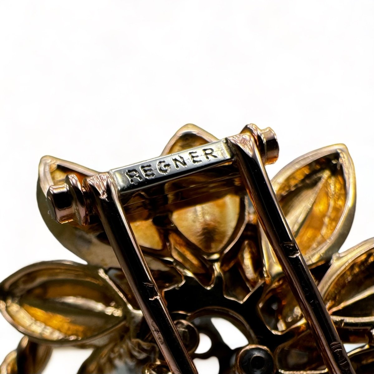REGNER Broche - clip fleur en or et platine serti de diamants. - Maison Eloe