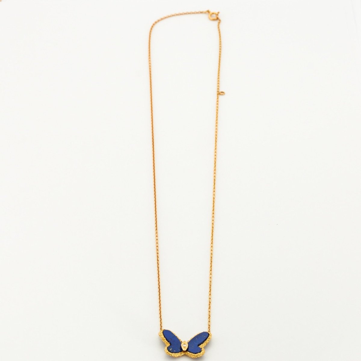 VAN CLEEF & ARPELS Pendentif papillon en lapis - lazuli. - Maison Eloe