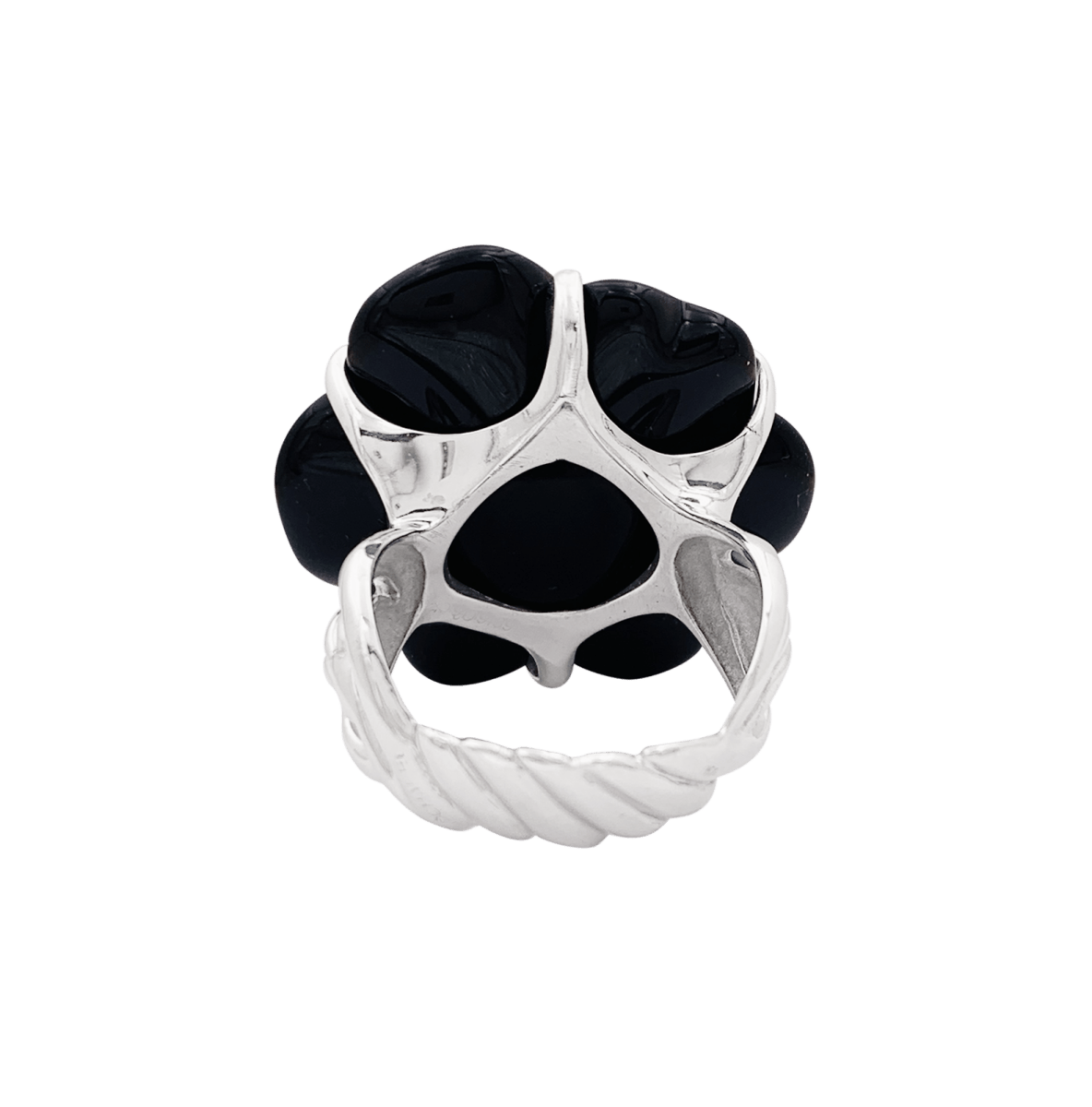 Bague Chanel, modèle "Camélia", en or blanc et onyx. - Maison Eloe