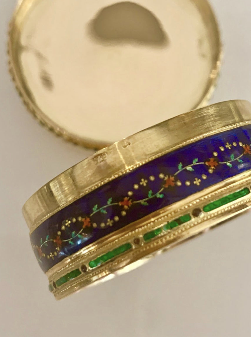 Round gold and enamel box