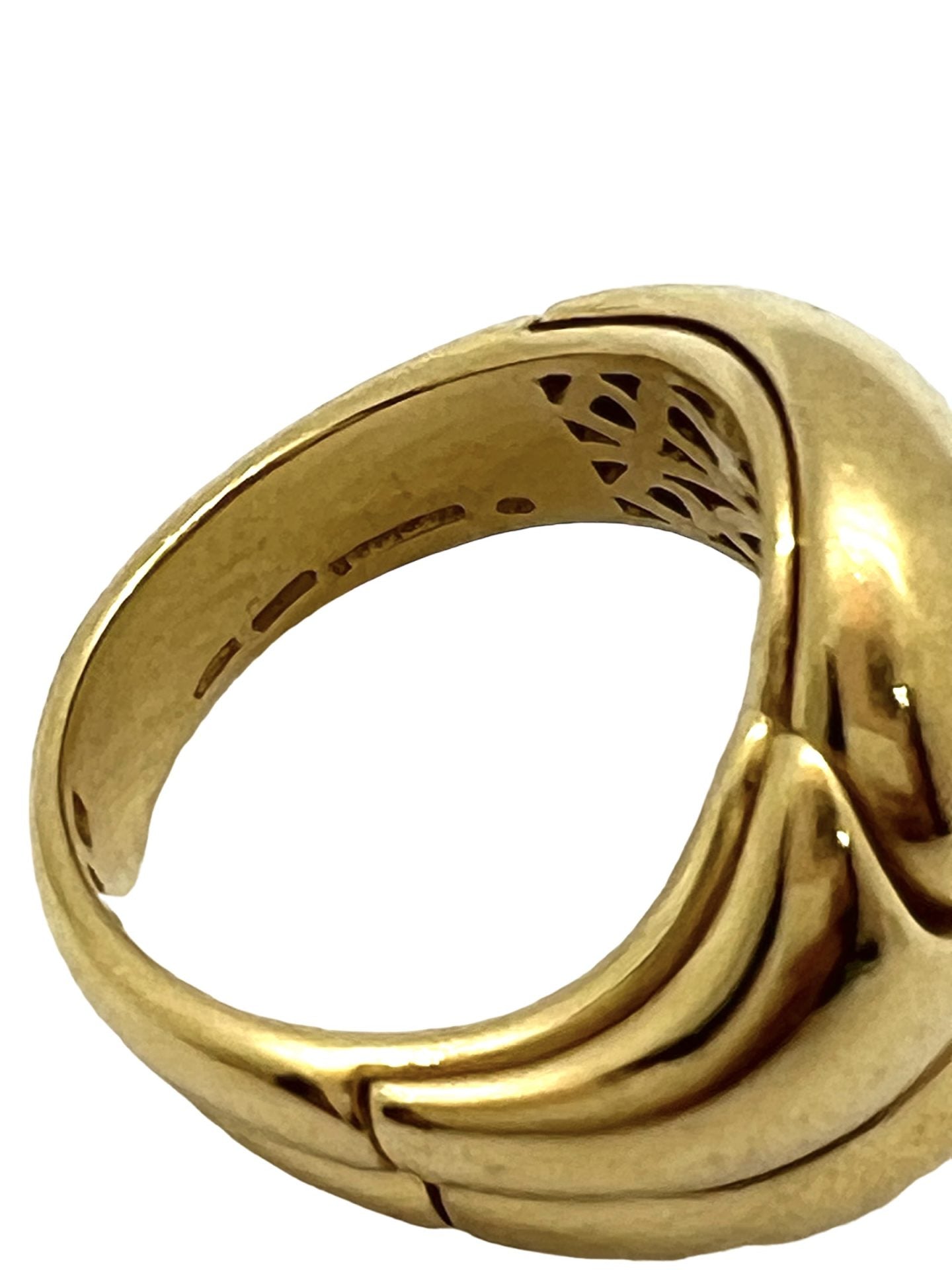 Marina B ring in 18K yellow gold