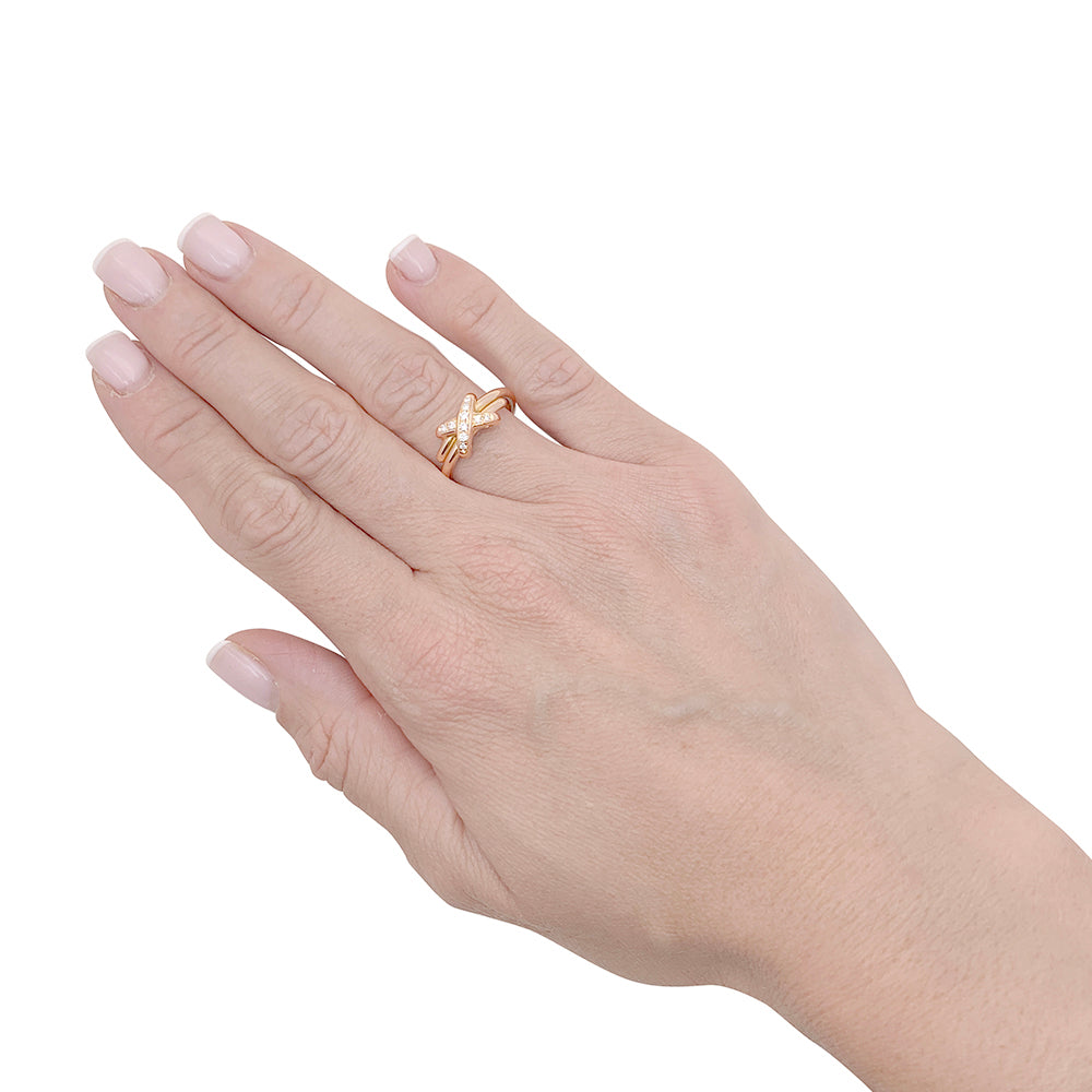 Chaumet "Jeux de Liens" ring in pink gold and diamonds.
