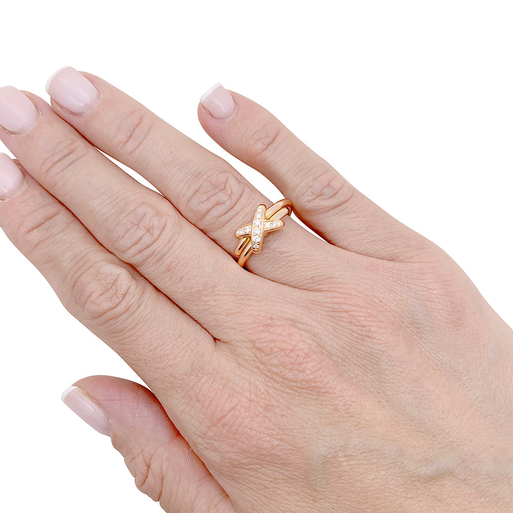 Chaumet "Jeux de Liens" ring in pink gold and diamonds.