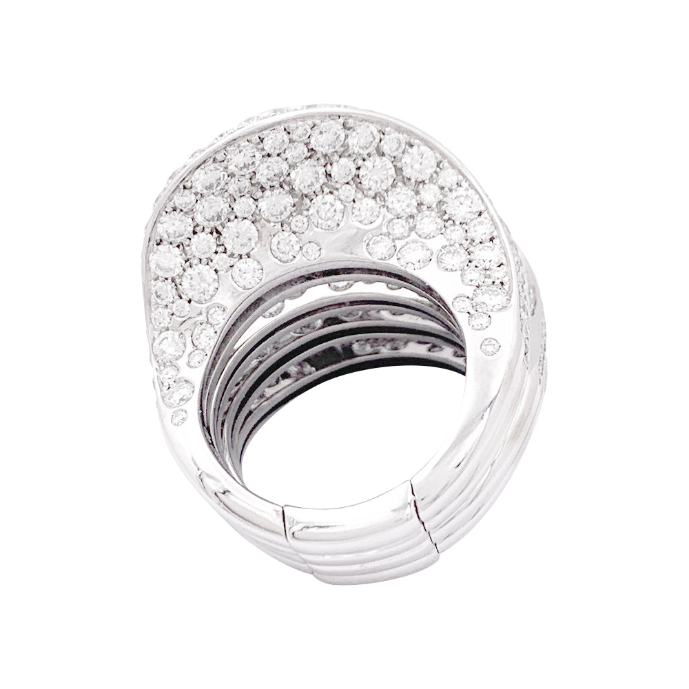 De Grisogono "Onde" ring in white gold and diamonds.