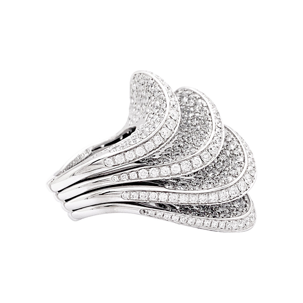 De Grisogono "Onde" ring in white gold and diamonds.