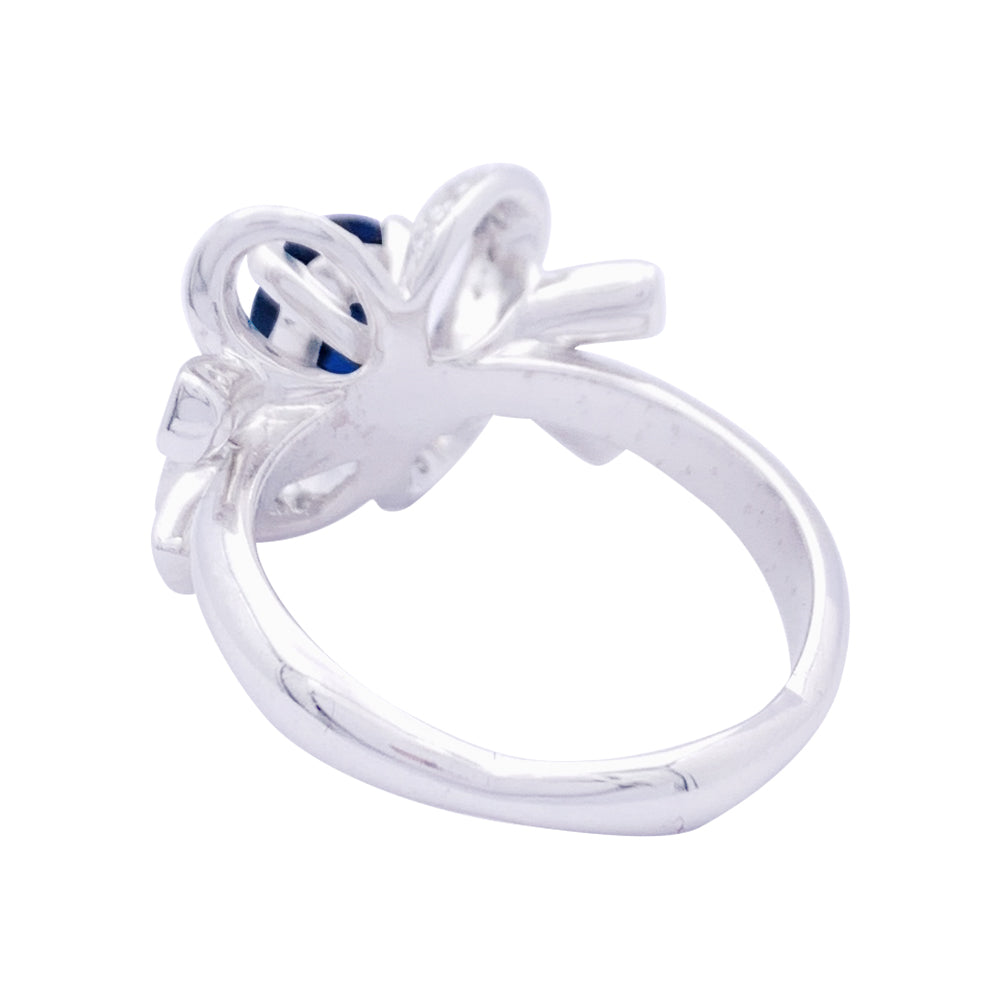 Mellerio "Queen of Hearts Désirée" ring in white gold, diamonds and sapphire.