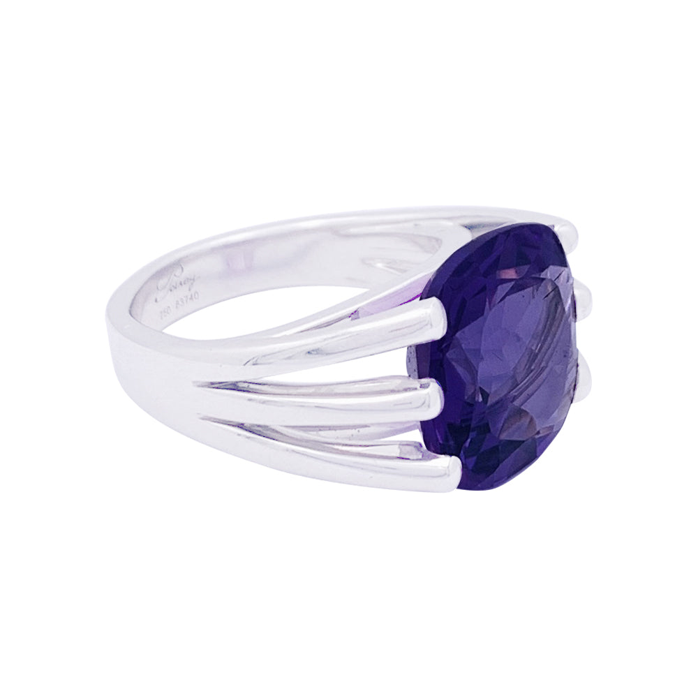 Poiray "Fil" ring in white gold and amethyst.