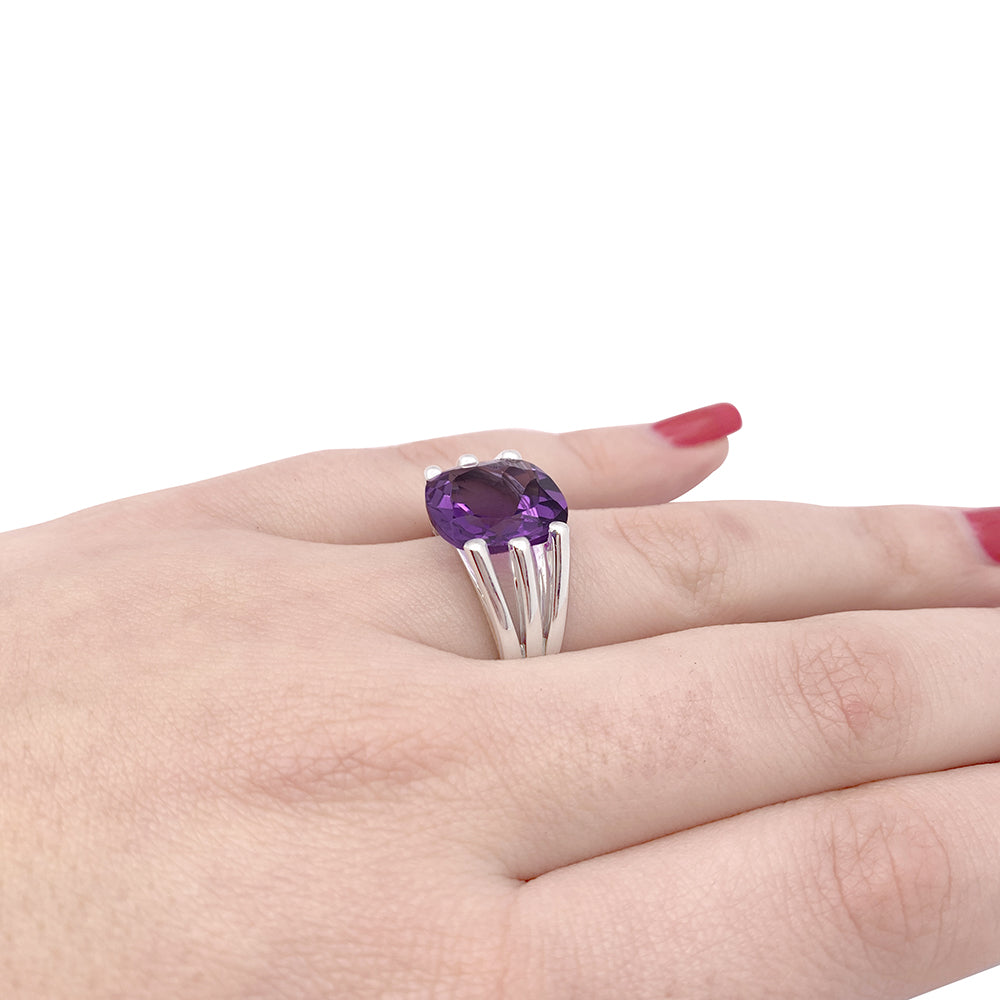 Poiray "Fil" ring in white gold and amethyst.
