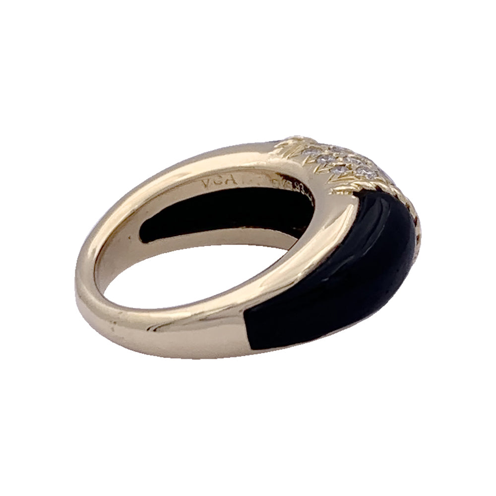 Van Cleef &amp; Arpels ring, "Philippine", yellow gold, onyx.